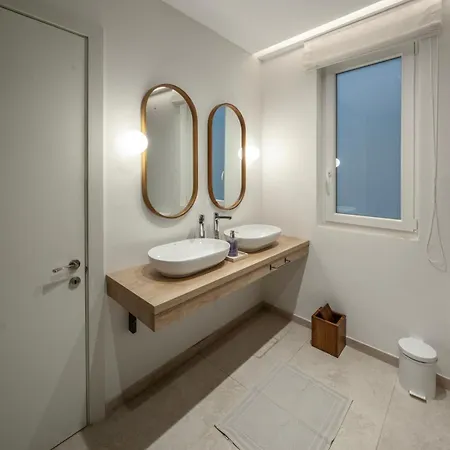 Apartment Designer & Seaviews Hot Tub, Sauna & Concierge *