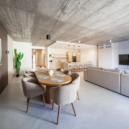 Apartment Designer & Seaviews Hot Tub, Sauna & Concierge *