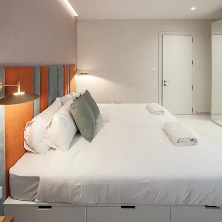 Designer & Seaviews Hot Tub, Sauna & Concierge