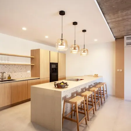 Designer & Seaviews Hot Tub, Sauna & Concierge
