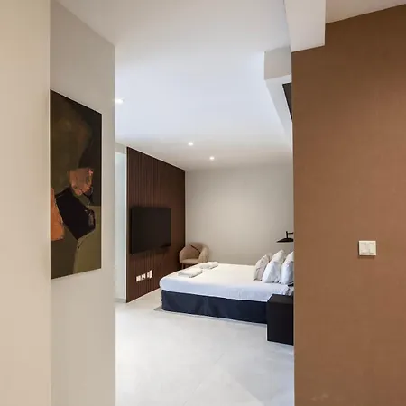 Designer & Seaviews Hot Tub, Sauna & Concierge Sliema