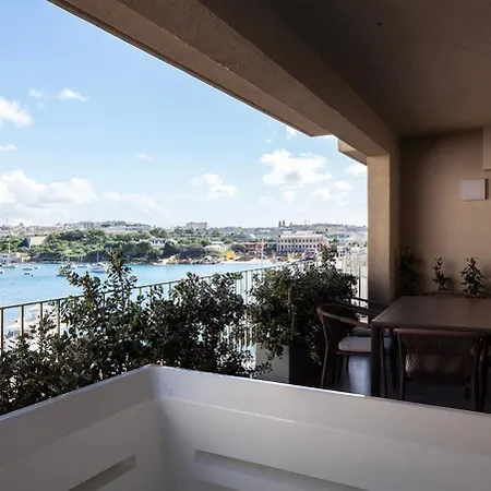 Apartment Designer & Seaviews Hot Tub, Sauna & Concierge *