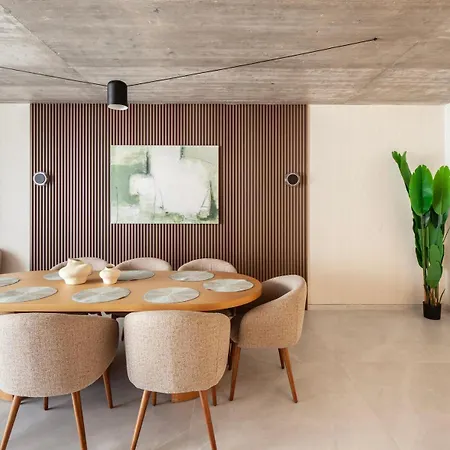 Apartment Designer & Seaviews Hot Tub, Sauna & Concierge *