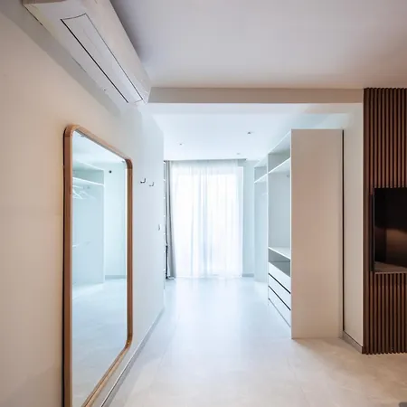 Designer & Seaviews Hot Tub, Sauna & Concierge