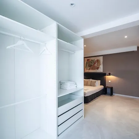 Designer & Seaviews Hot Tub, Sauna & Concierge Sliema