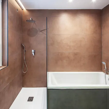 Apartment Designer & Seaviews Hot Tub, Sauna & Concierge